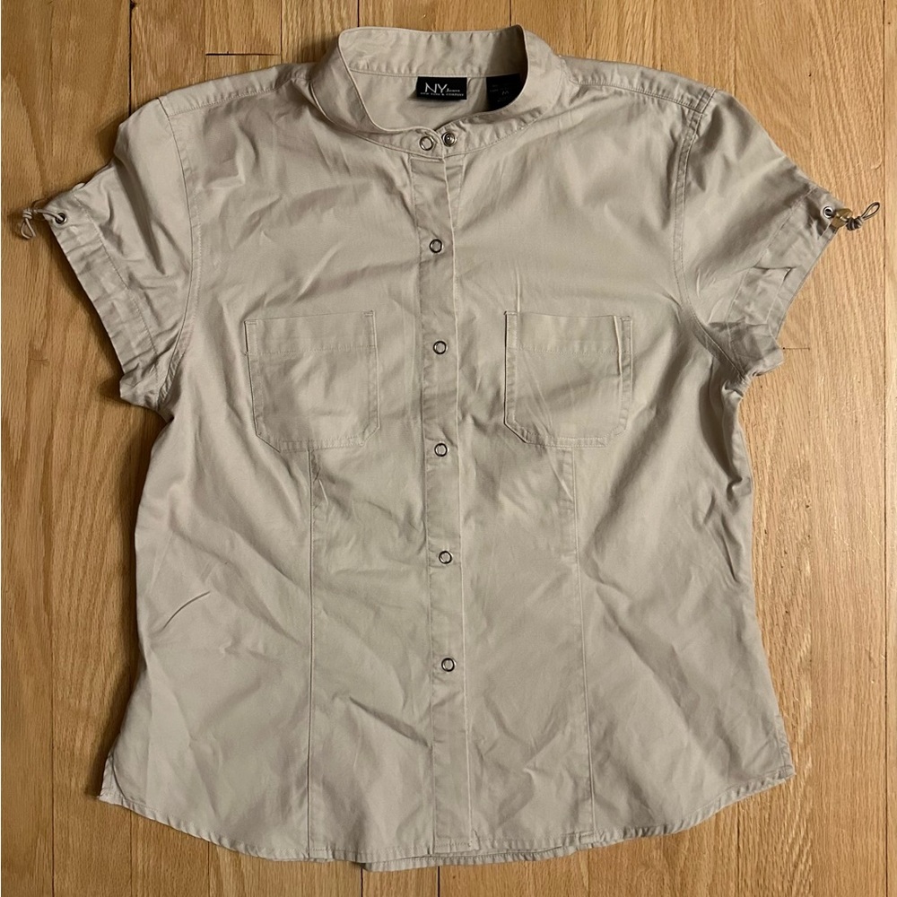 NY & Company Tan Short-Sleeved Fitted Cotton Snap Front Blouse, Women’s Size M